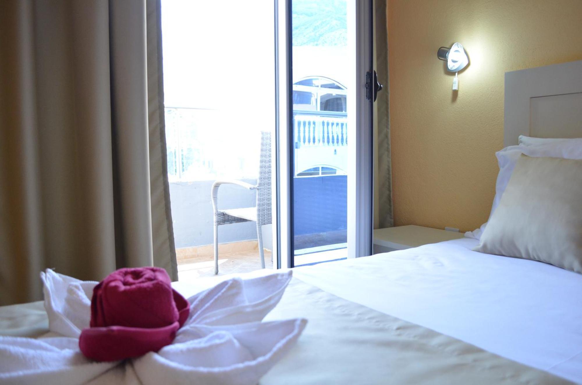Sirena Marta Hotel Сутоморе Екстериор снимка